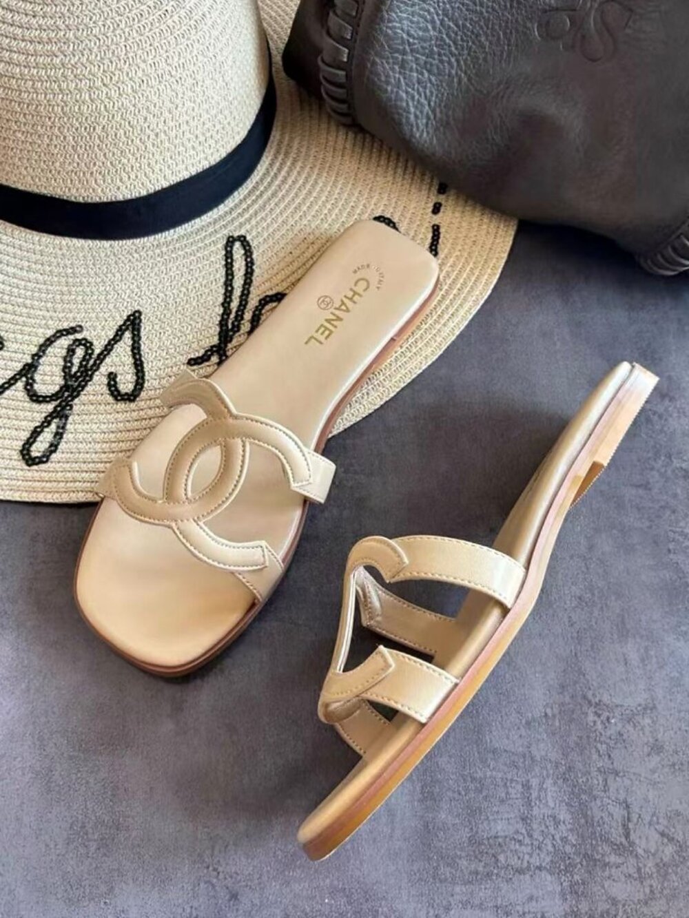 CHANEL Minimal Beige Leather Interlocking Strap Flat Slides - Picture 5 of 8